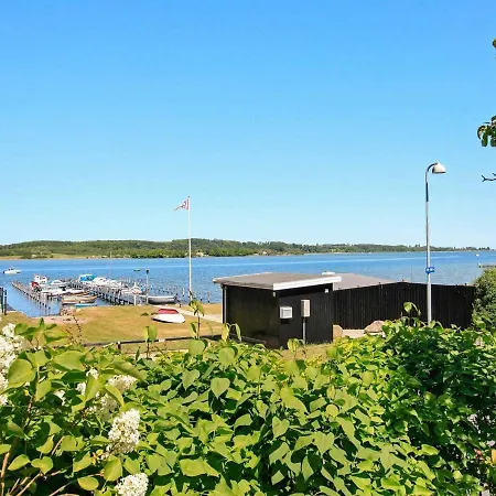 Two-bedroom Holiday In 3
